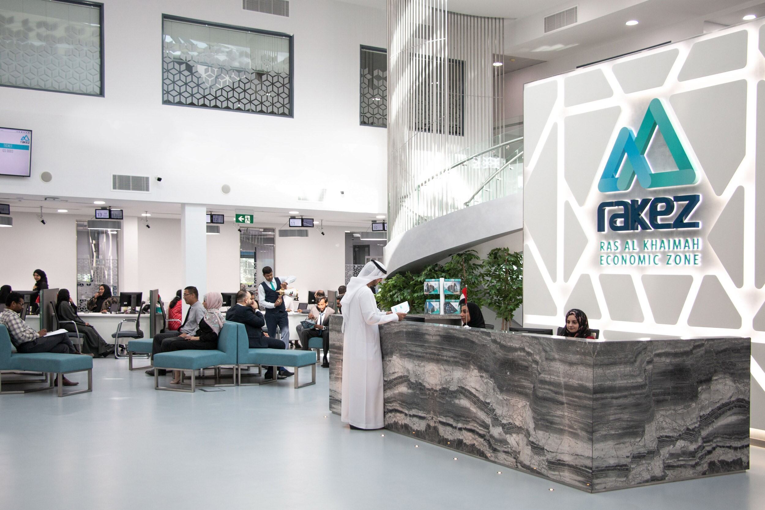 العيش والعمل: إقامة تفتح أبواب الفرص